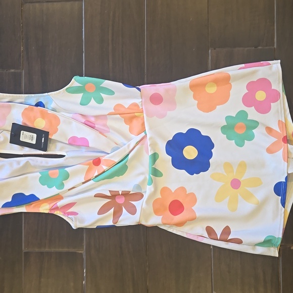 Fashion Nova White Floral Girl Romper - Picture 4 of 4